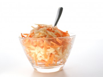 Carrot salad with apples