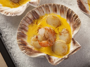 Scallops in a saffron sauce