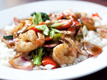 Chicken with shrimps in coconut milk