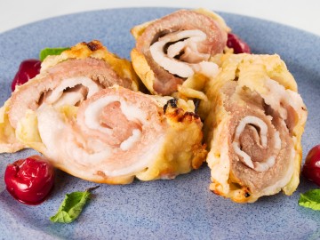 Puff  roll  with pate