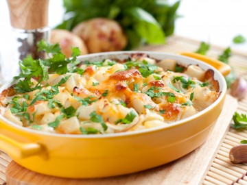 Potato casserole with apple and celery