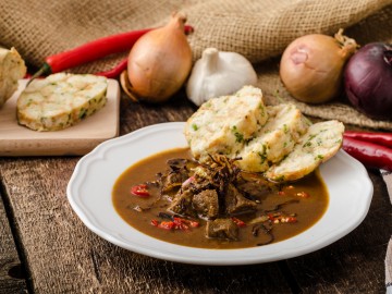 Potato goulash with mushrooms