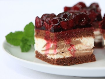 Cherry-sour cream pie