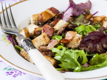 Lentils salad with duck breast in yogurt-orange dressing