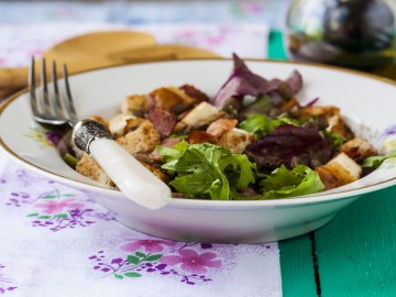 Lentils salad with duck breast in yogurt-orange dressing