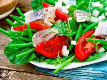 Potato salad with herring and green beans