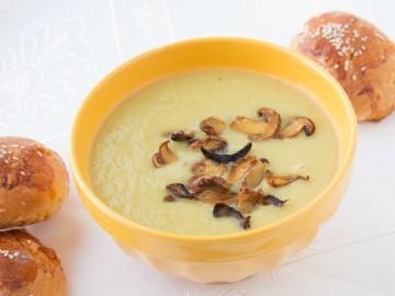 Potatoe soup with mushrooms