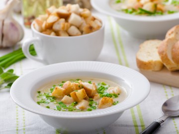 Garlic soup with garlic chips