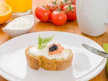 Granulated cottage cheese with shrimps