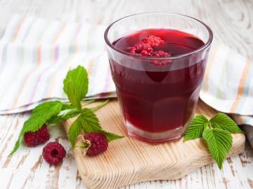 Raspberry punch with white wine