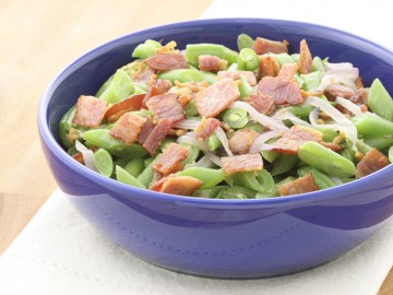 Casserole with smoked meat and green beans